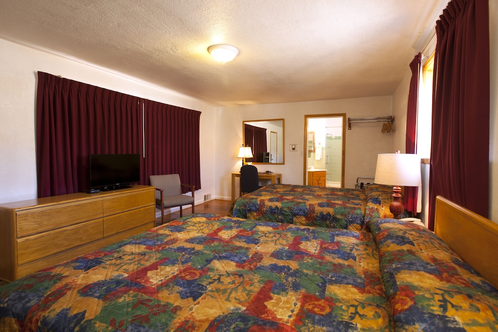 Standard Room, 2 Queen Beds photo 2
