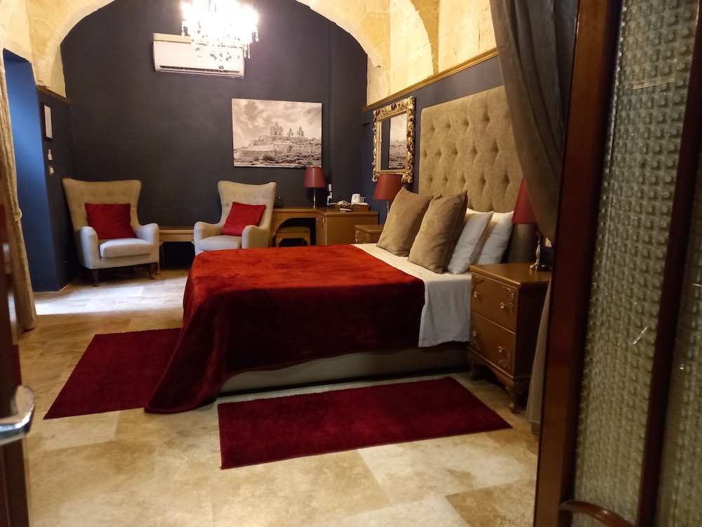 Deluxe Triple Room photo 3