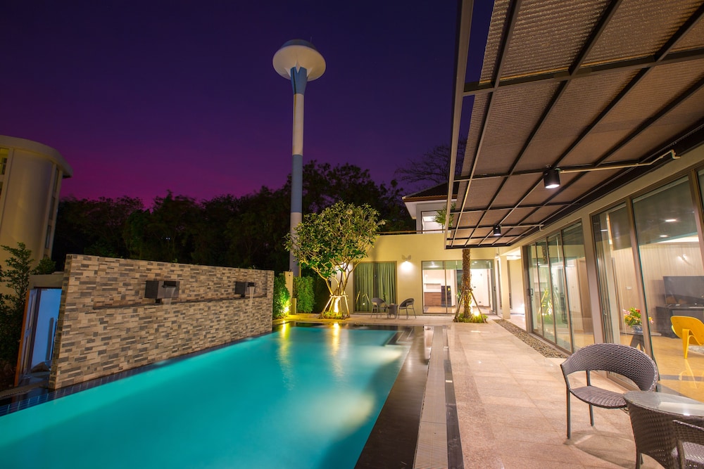 Premier Villa, Multiple Bedrooms, Private Pool, Beachfront photo 3
