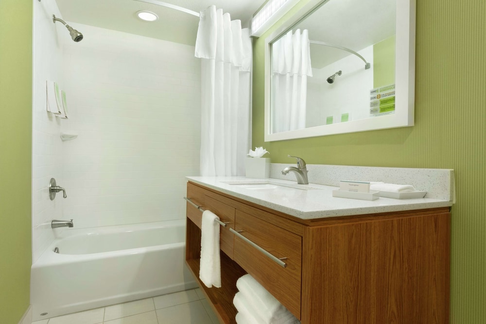 Suite, 1 Queen Bed, Accessible (Hearing) photo 2