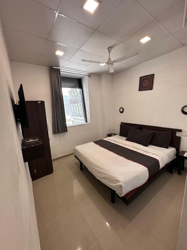 Deluxe Room - Photo 1