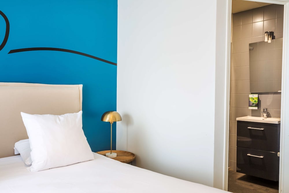 Superior Room, 1 King Bed, Non Smoking - Photo 4