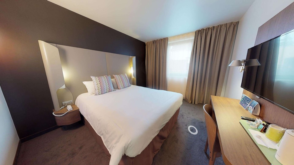Standard Room, 1 Queen Bed photo 3