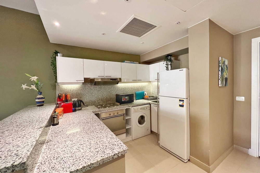 Basic Apartment photo 2