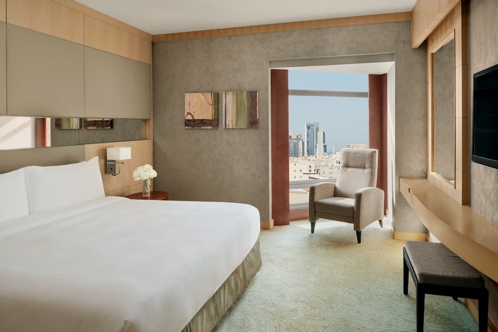 Suite, 2 Bedrooms, Club Lounge Access (Dining) - Photo 2