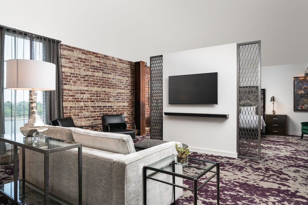 Executive Studio Suite, 1 King Bed with Sofa bed thumbnail 6