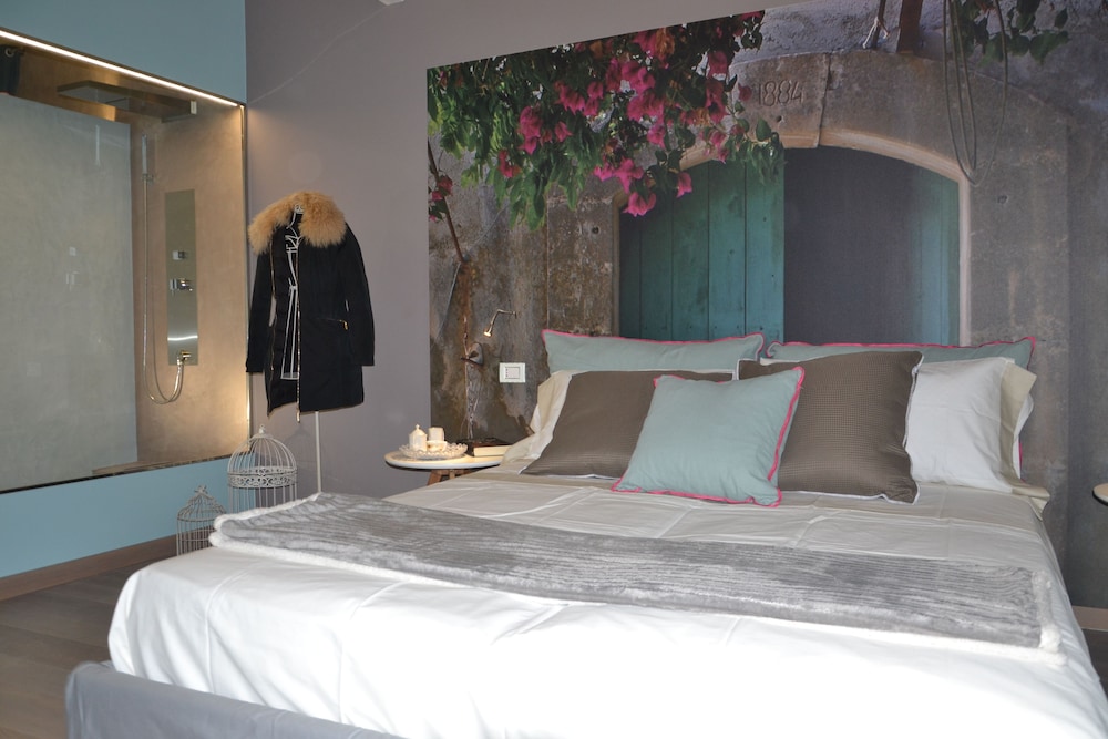 Junior Double Room, Pool View photo 1