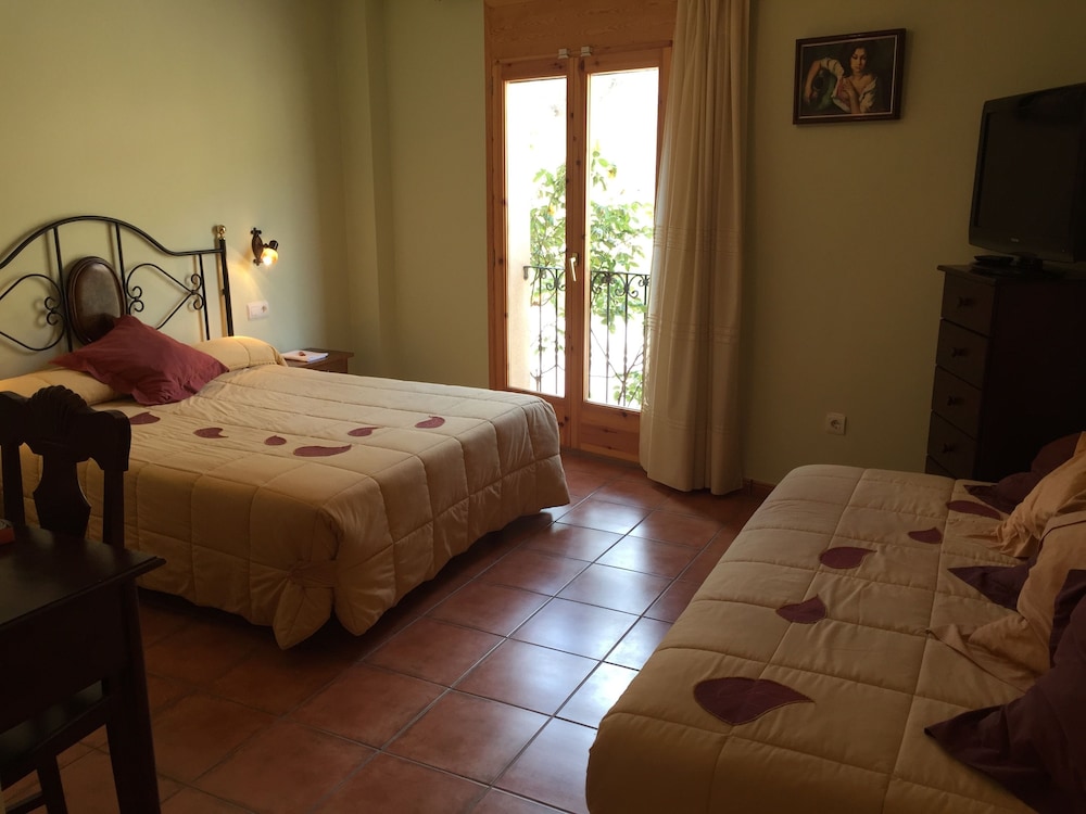 Family Triple Room (Two adults and one child)