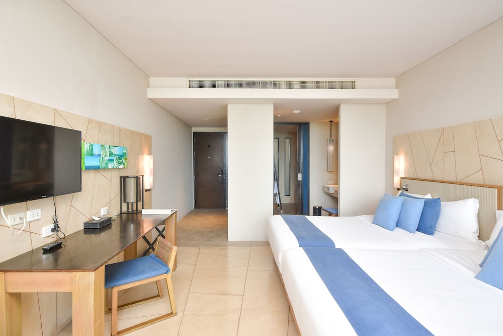 Premium Deluxe with Plunge Bath - Photo 2