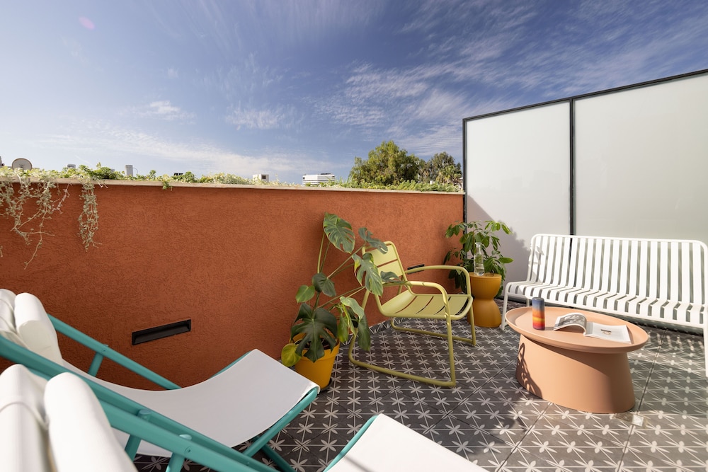 Connecting suites with two Balconies - Photo 10