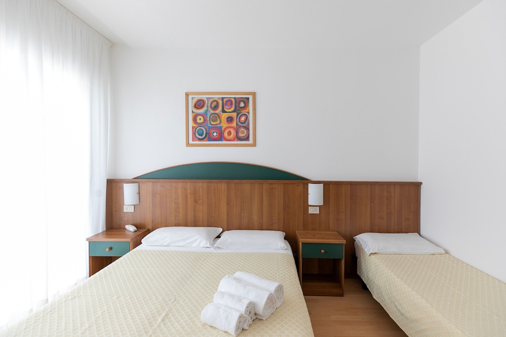 Economy Triple Room, Balcony