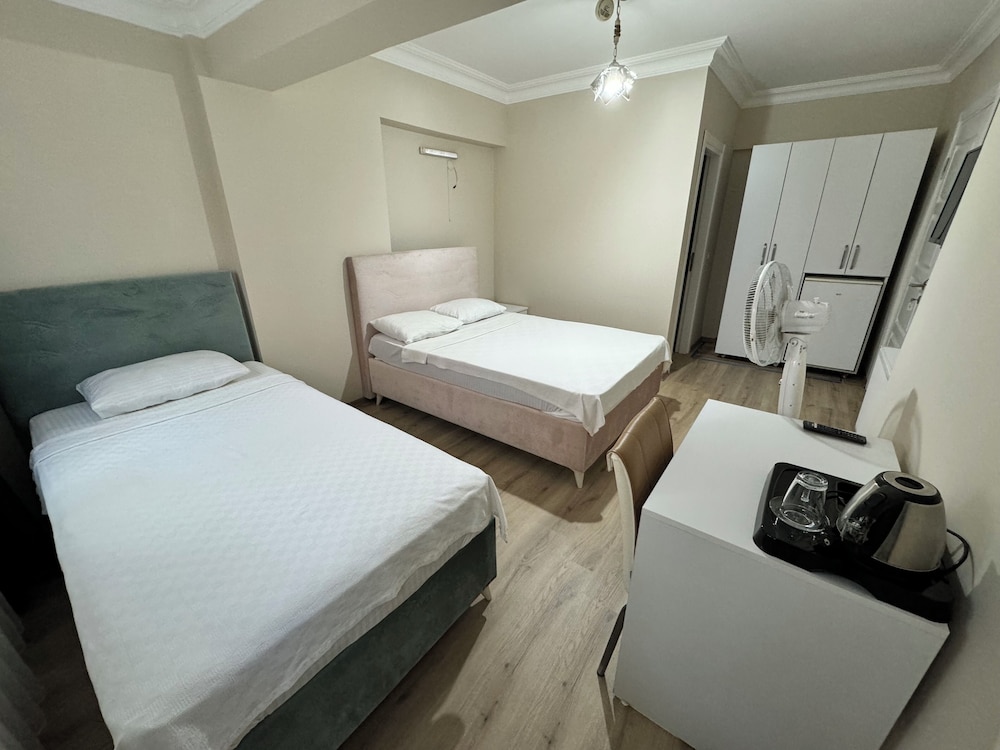 Family Double or Twin Room, Private Bathroom photo 2