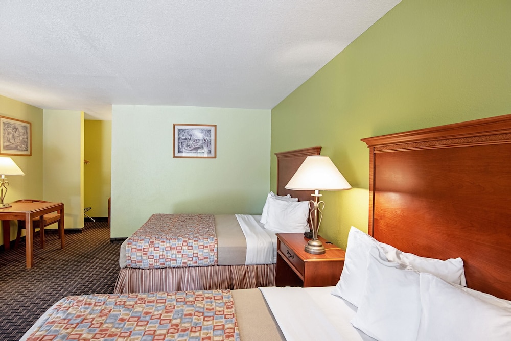 Standard Room, 2 Queen Beds, Non Smoking - Photo 1