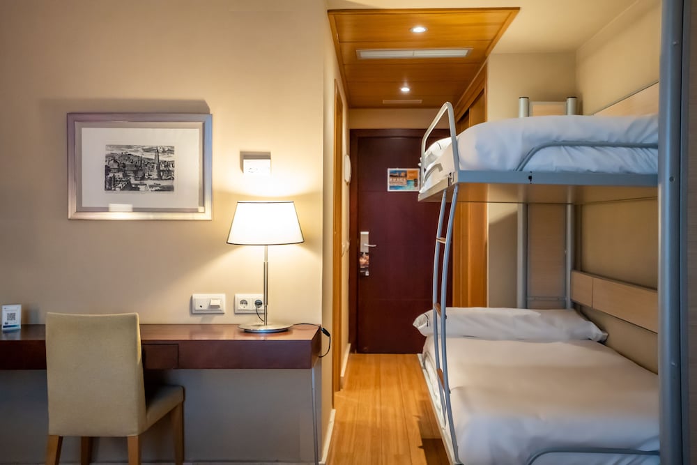Family Quadruple Room - Photo 8