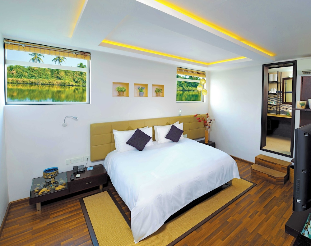 Luxury Floating Room