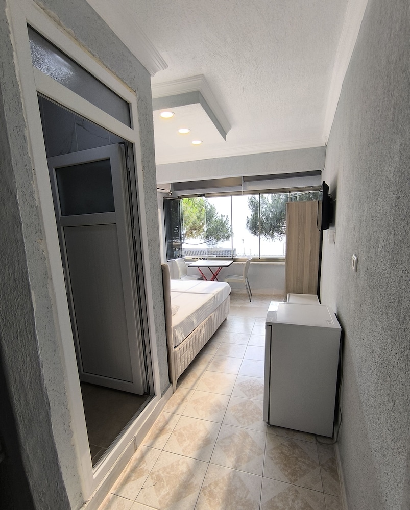 Romantic Studio Suite photo 3