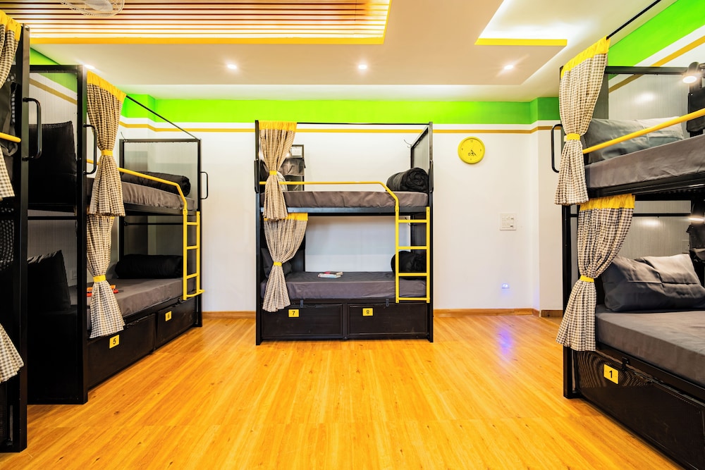 Bed in 8 Bed Mixed Dormitory with Balcony photo 1