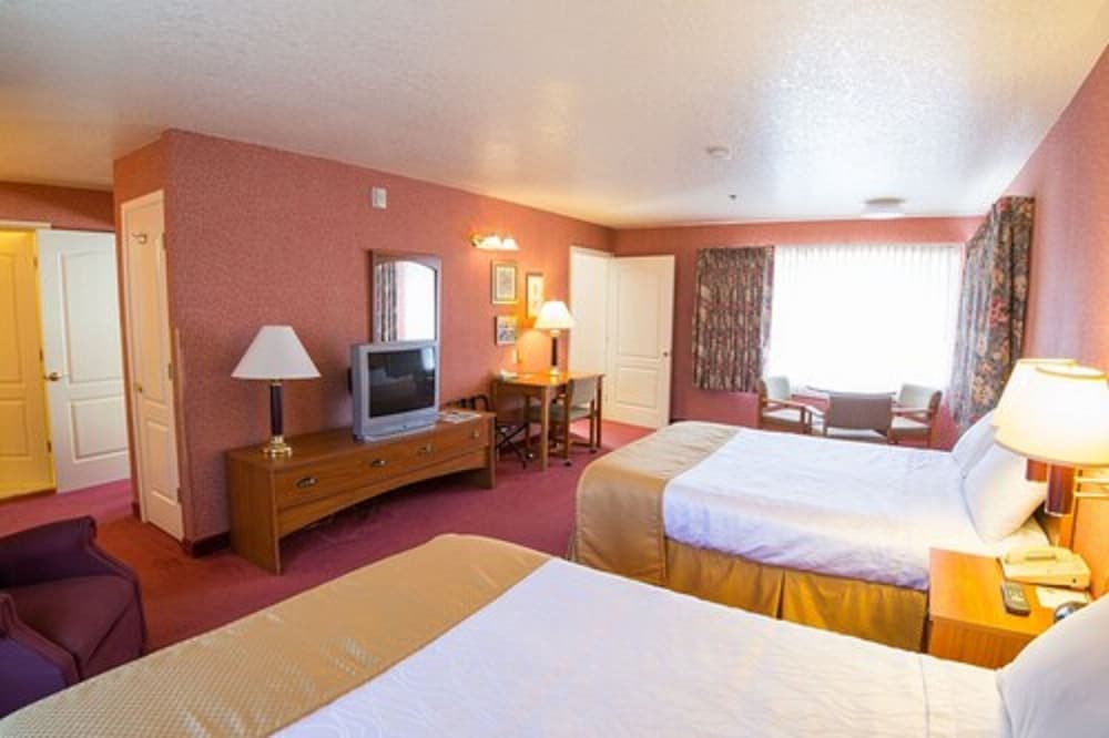 Suite, Multiple Beds photo 3