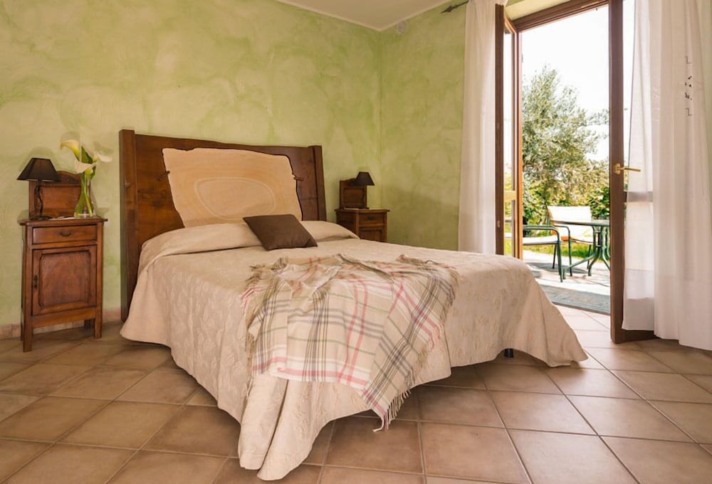 Double Room, 1 Queen Bed, Mountain View, Ground Floor (Kiwi) photo 1
