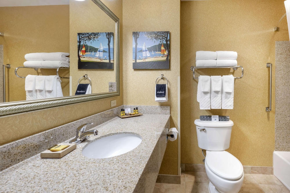 Suite, 2 Queen Beds, Non Smoking, Refrigerator & Microwave - Photo 8
