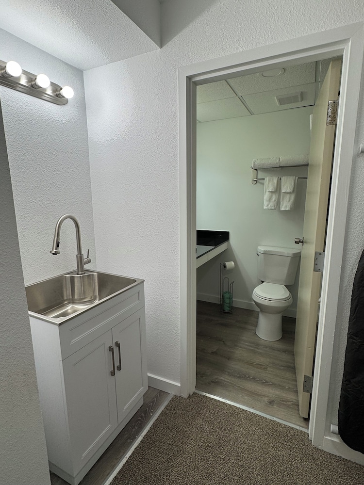 Basic Single Room photo 2