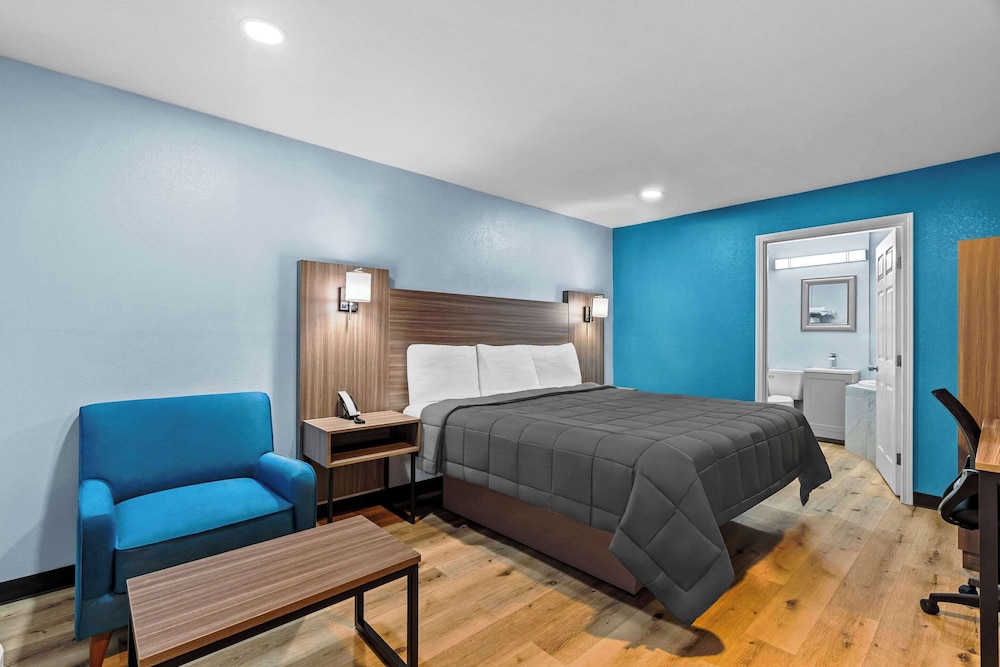 Suite, 1 King Bed, Non Smoking photo 1