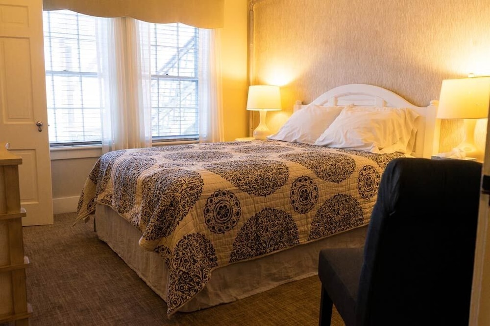 Basic Room (Cozy Room)