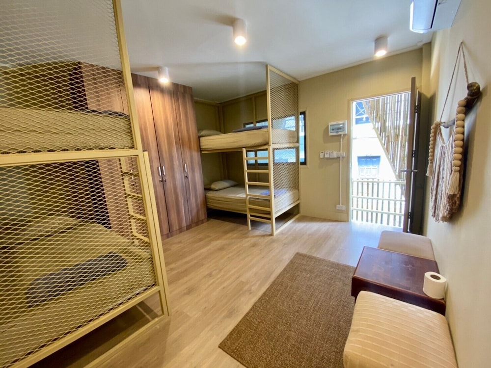 Deluxe Quadruple Room - Photo 6