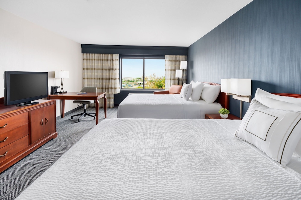 Room, 2 Queen Beds (Mobility Accessible, Tub) - Photo 3