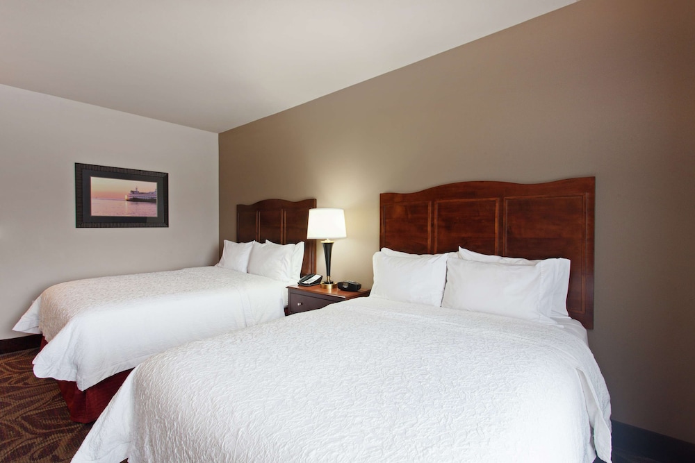 Room, 2 Queen Beds, Accessible, Bathtub photo 3