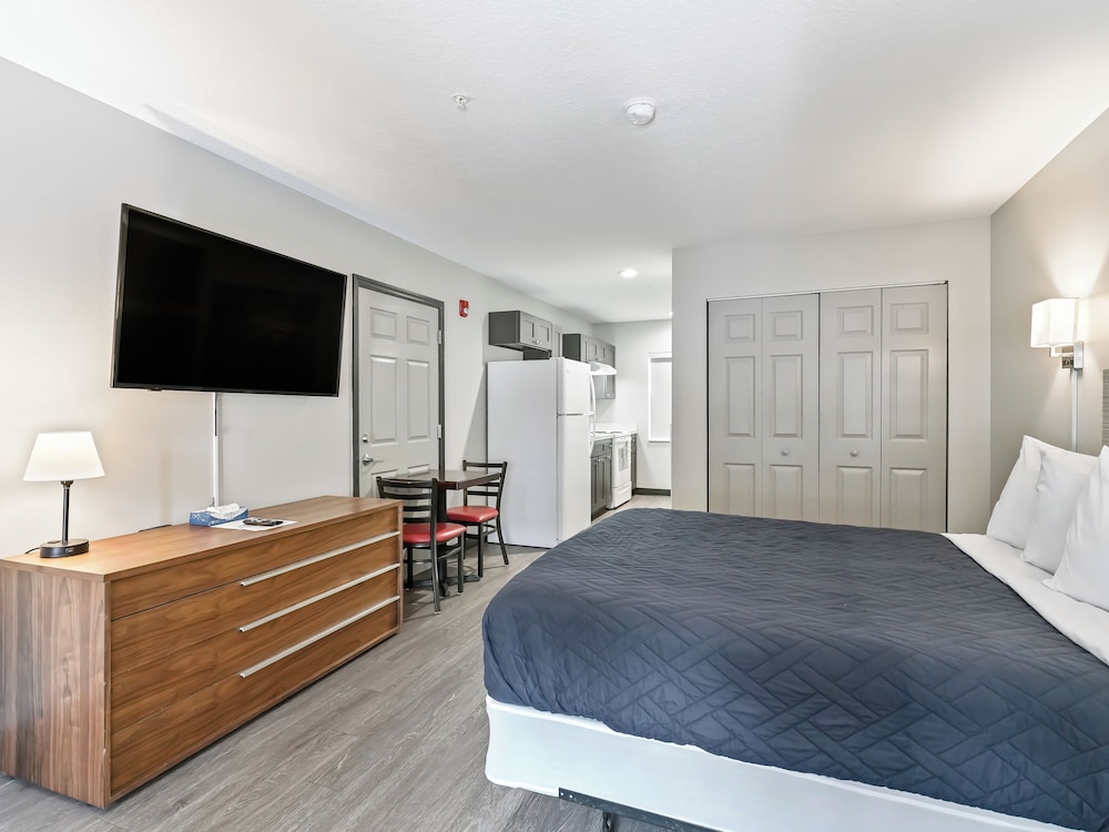 Deluxe Suite With Full Kitchen (Downstairs) B