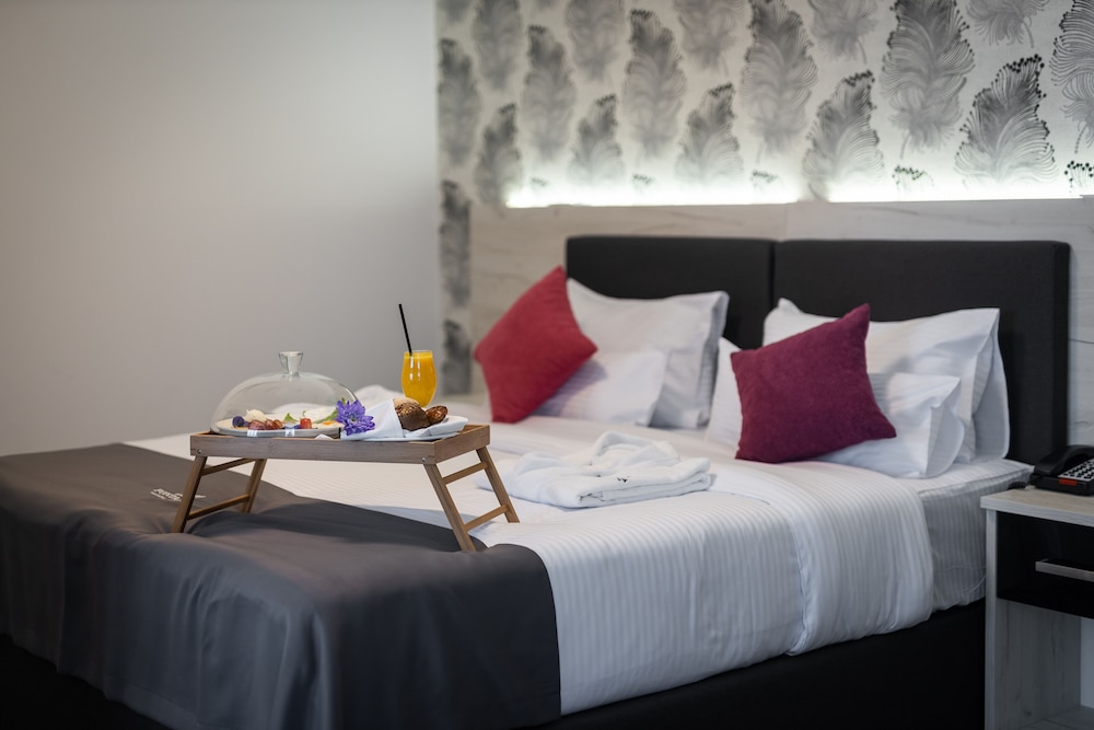 Deluxe Suite - Photo 3