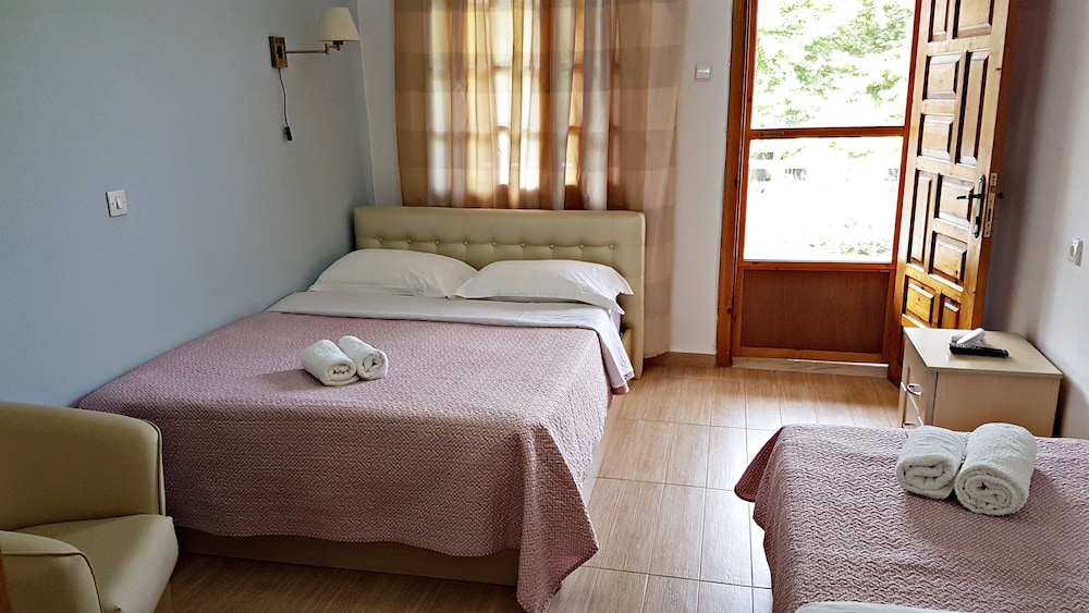 Basic Double Room photo 3