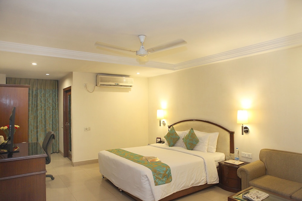 Executive Room, 1 King Bed, City View - Photo 1
