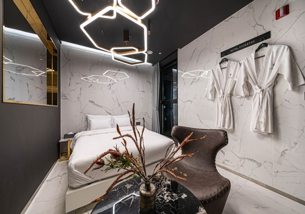 Deluxe Double Room (Netflix/ Youtube Available on TV) - Photo 16
