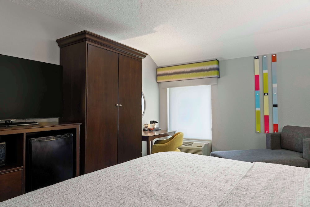 Room, 1 Double Bed, Accessible, Non Smoking - Photo 2