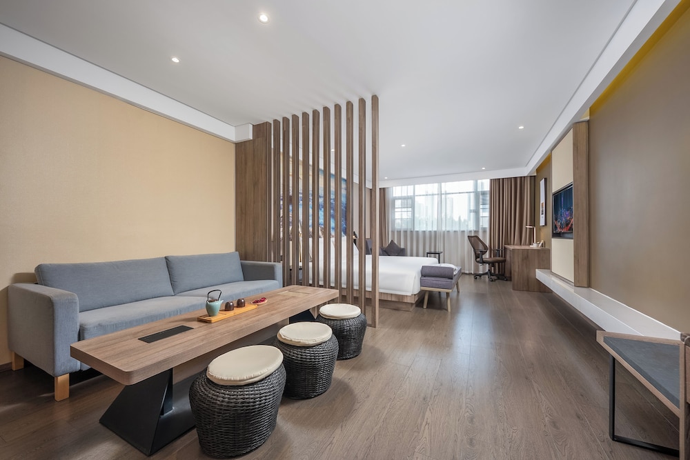 Luxury Suite, City View