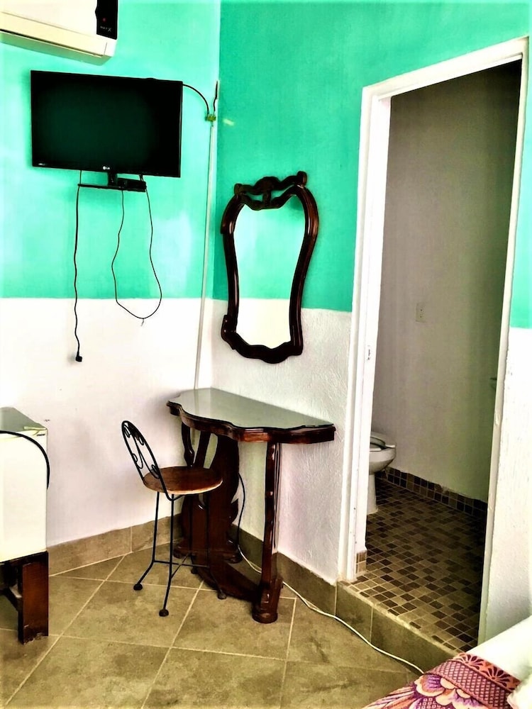 Economy Triple Room photo 1