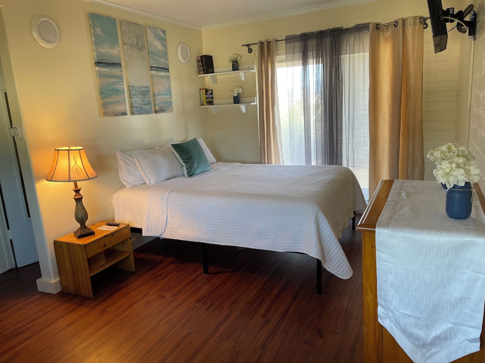 Standard Double Room, Ensuite, Mountain View (Standard 1 Bed Micro)