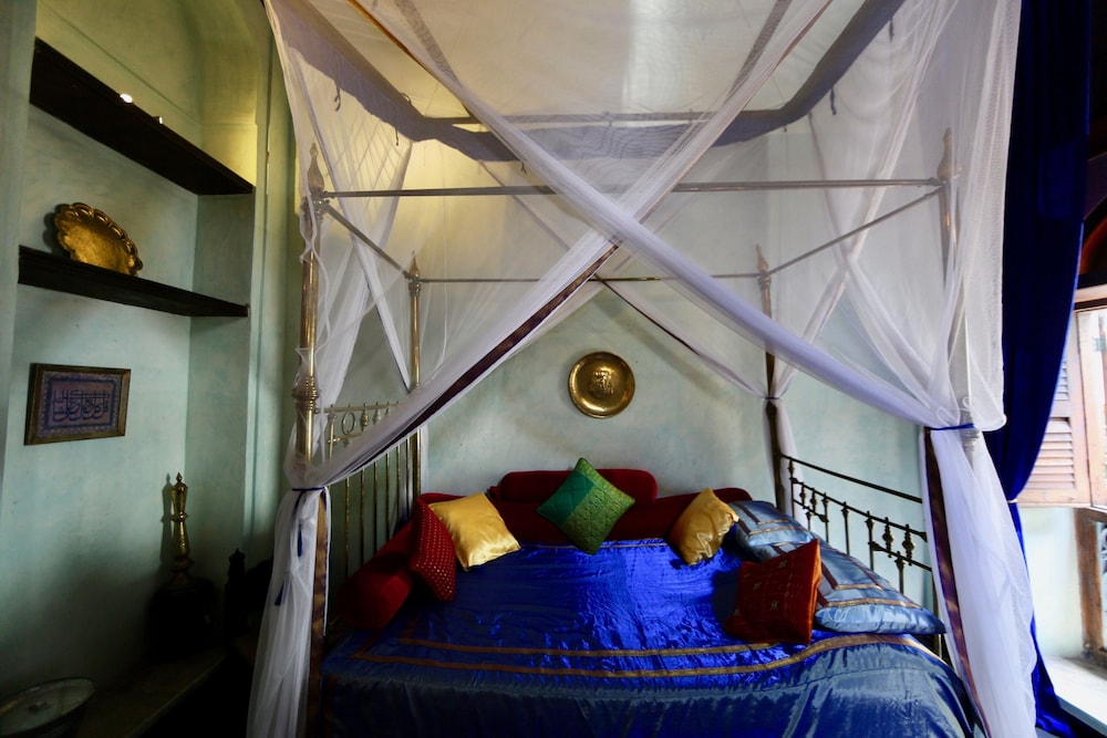 Signature Room (Zenana)