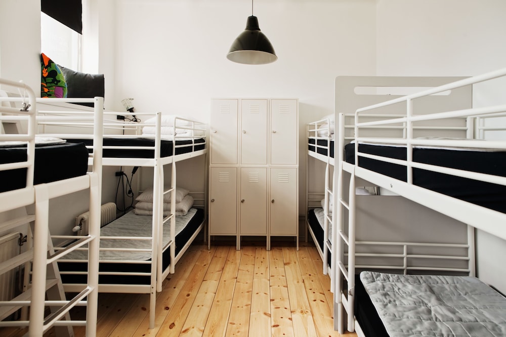 Shared Dormitory, Mixed Dorm, Shared Bathroom (8-Bed)
