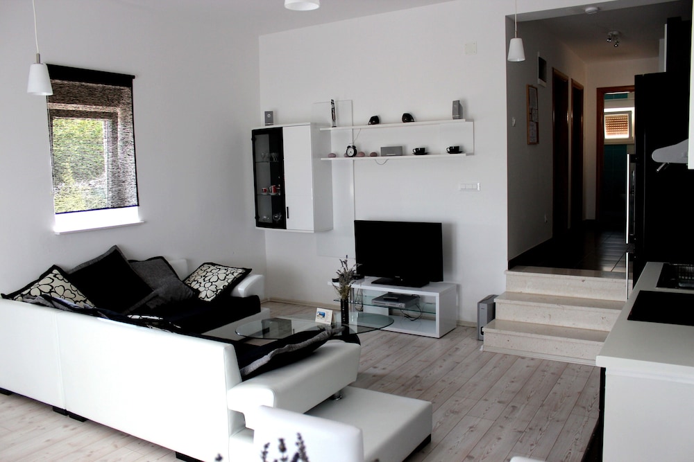 Exclusive Apartment, 2 Bedrooms, Terrace, Sea View