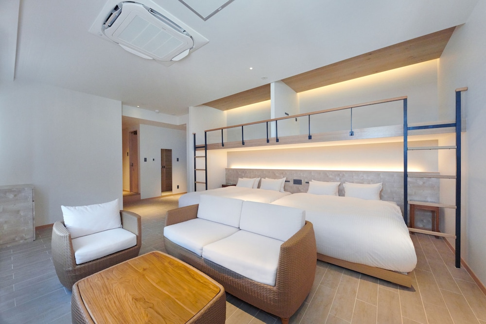 Deluxe Loft, Non Smoking, Sea View, Shower Room Only - Photo 1