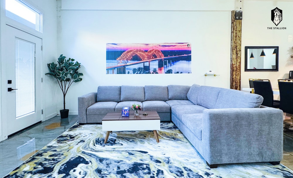Luxury Loft, 2 Bedrooms, Patio, City View