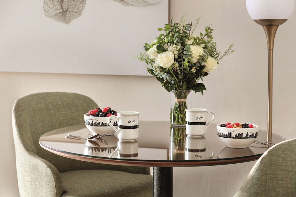Junior Suite, 1 King Bed, Garden View