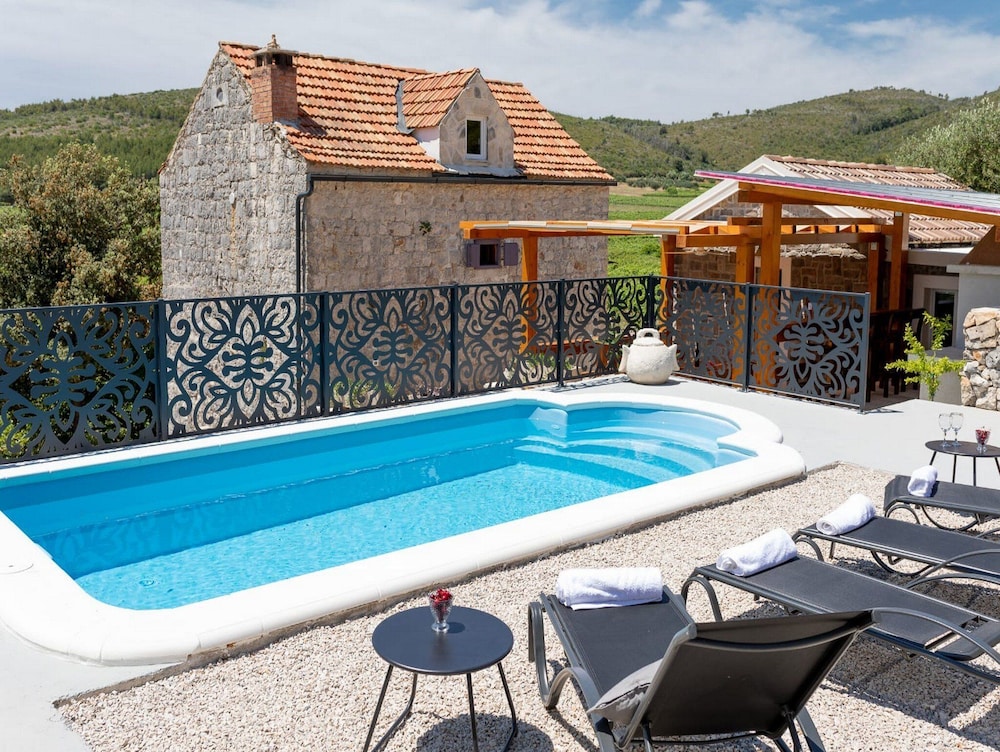 House (Two Bedroom Holiday Home with Swimmin) photo 1