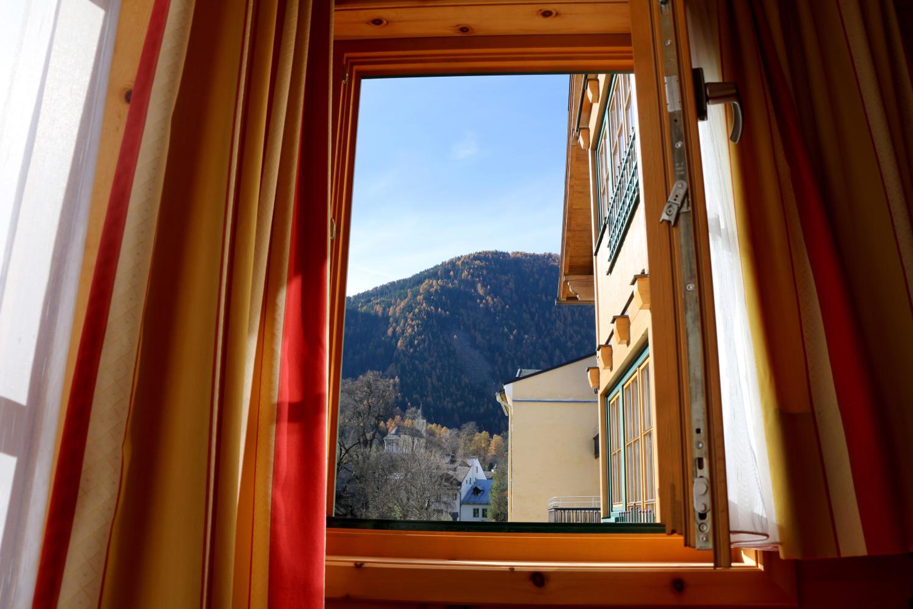 Deluxe Junior Suite photo 3