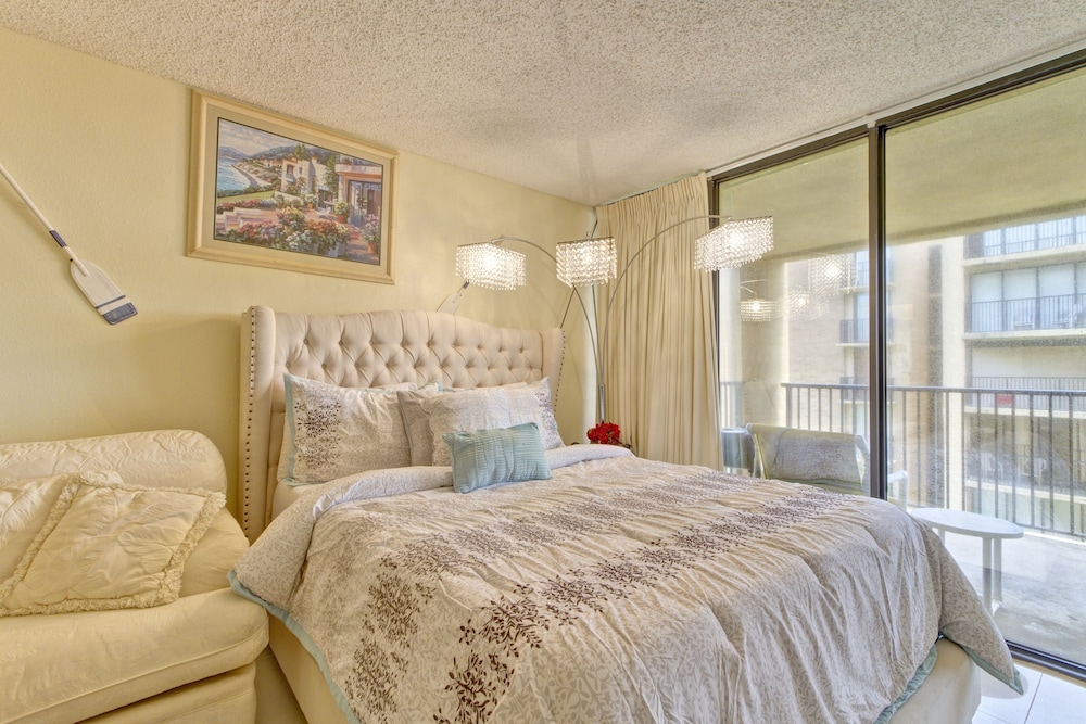 Condo, 3 Bedrooms, 2 Bathrooms (#3) photo 2