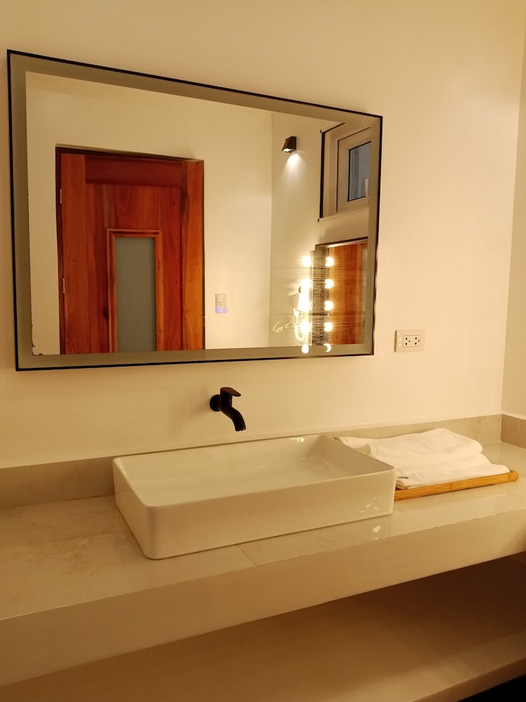 Deluxe Double Room - Photo 16