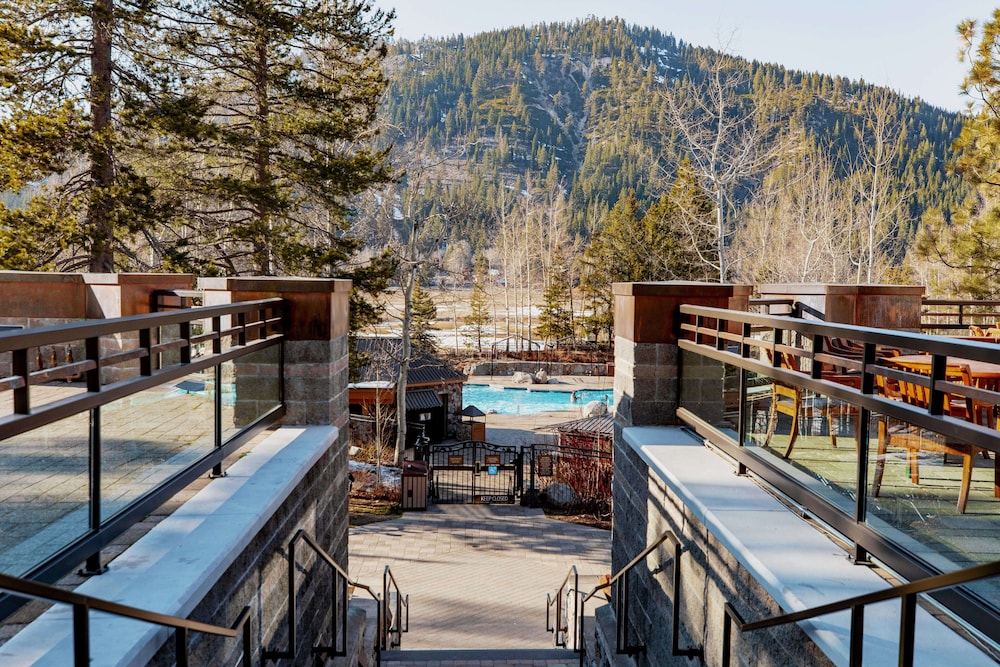 Deluxe Room, 1 King Bed, Valley View - Photo 9